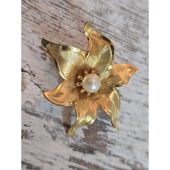 Vintage Gold Tone Brooch 4pc Lot Floral Leaf Pearl Rhinestone Starburst Pin #265 - Picture 2 of 13